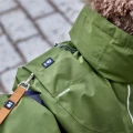 hurtta-mudventure-coat-eco-kurtka-dla-psa-forest-spacer.jpg